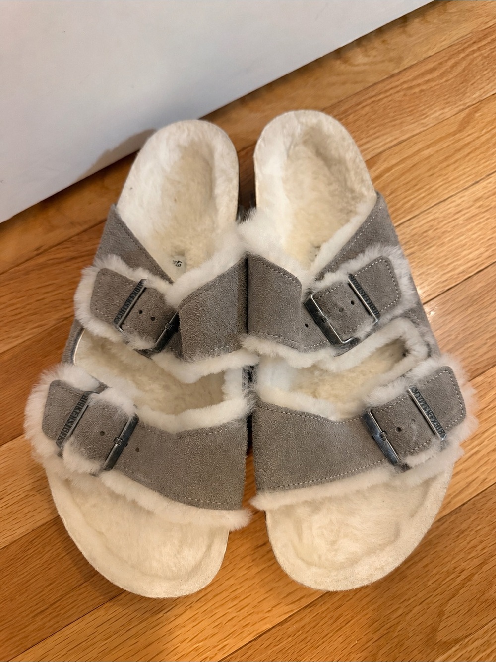Birkenstock Women's Arizona Suede Slide Sandals - Gray with Cream Shearling